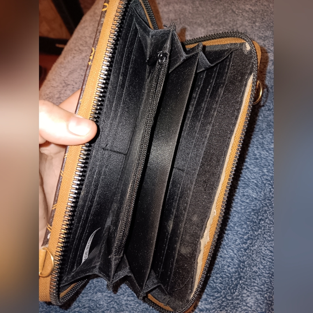 Wallet - Picture 4 of 4